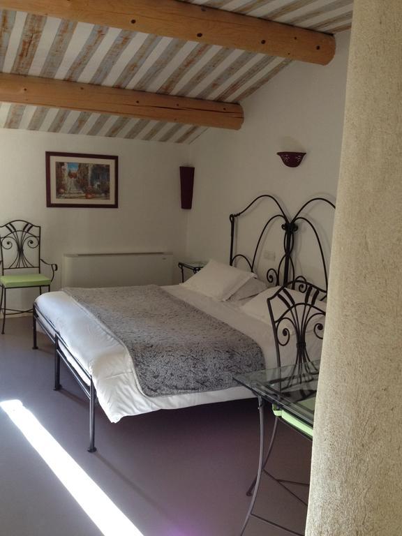 Hotel Lou Caleu Restaurant Le Rocher Des Abeilles Saint-Martin-de-Castillon 部屋 写真
