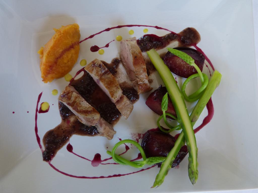 Hotel Lou Caleu Restaurant Le Rocher Des Abeilles Saint-Martin-de-Castillon エクステリア 写真